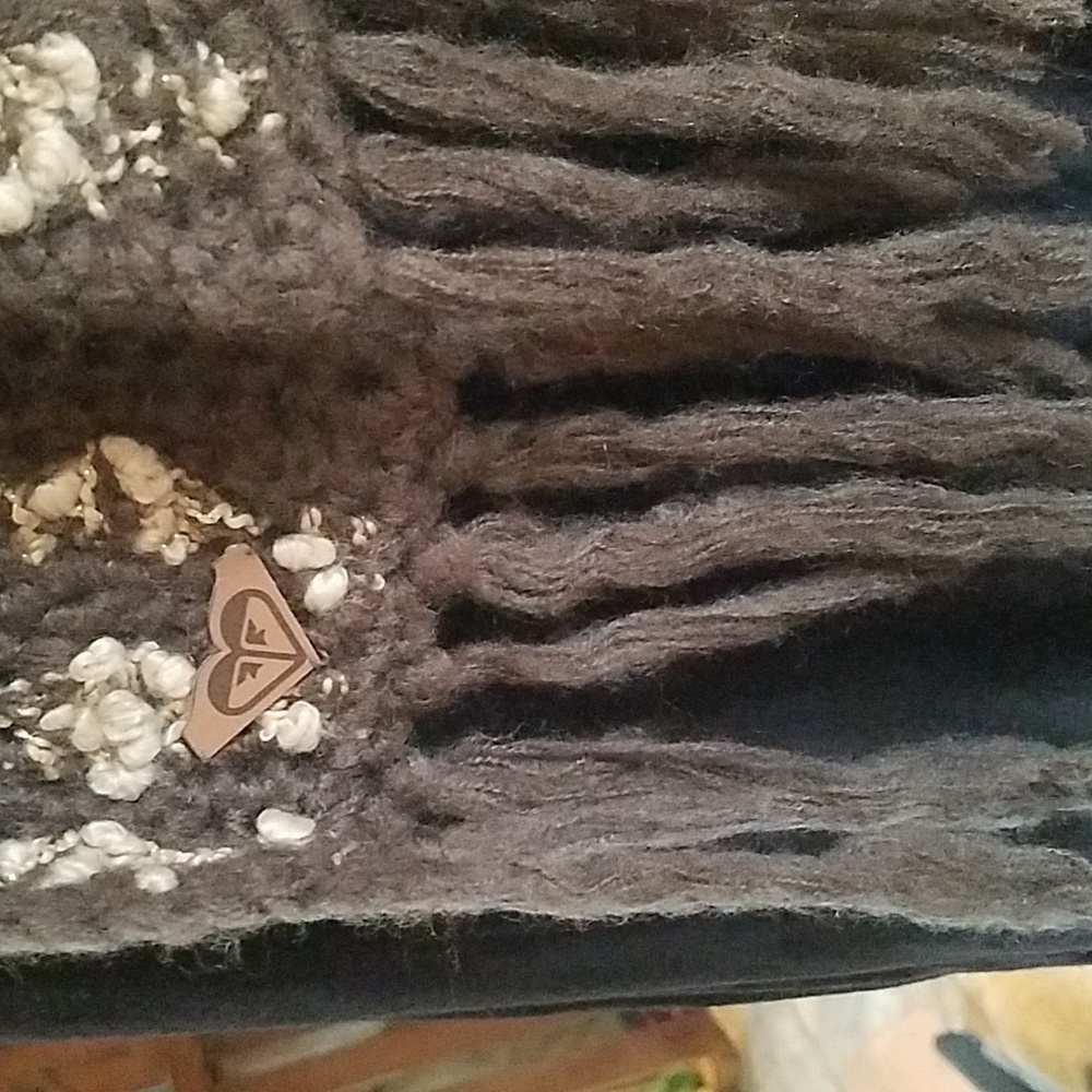 Roxy Knitted Scarf - Picture 4 of 5